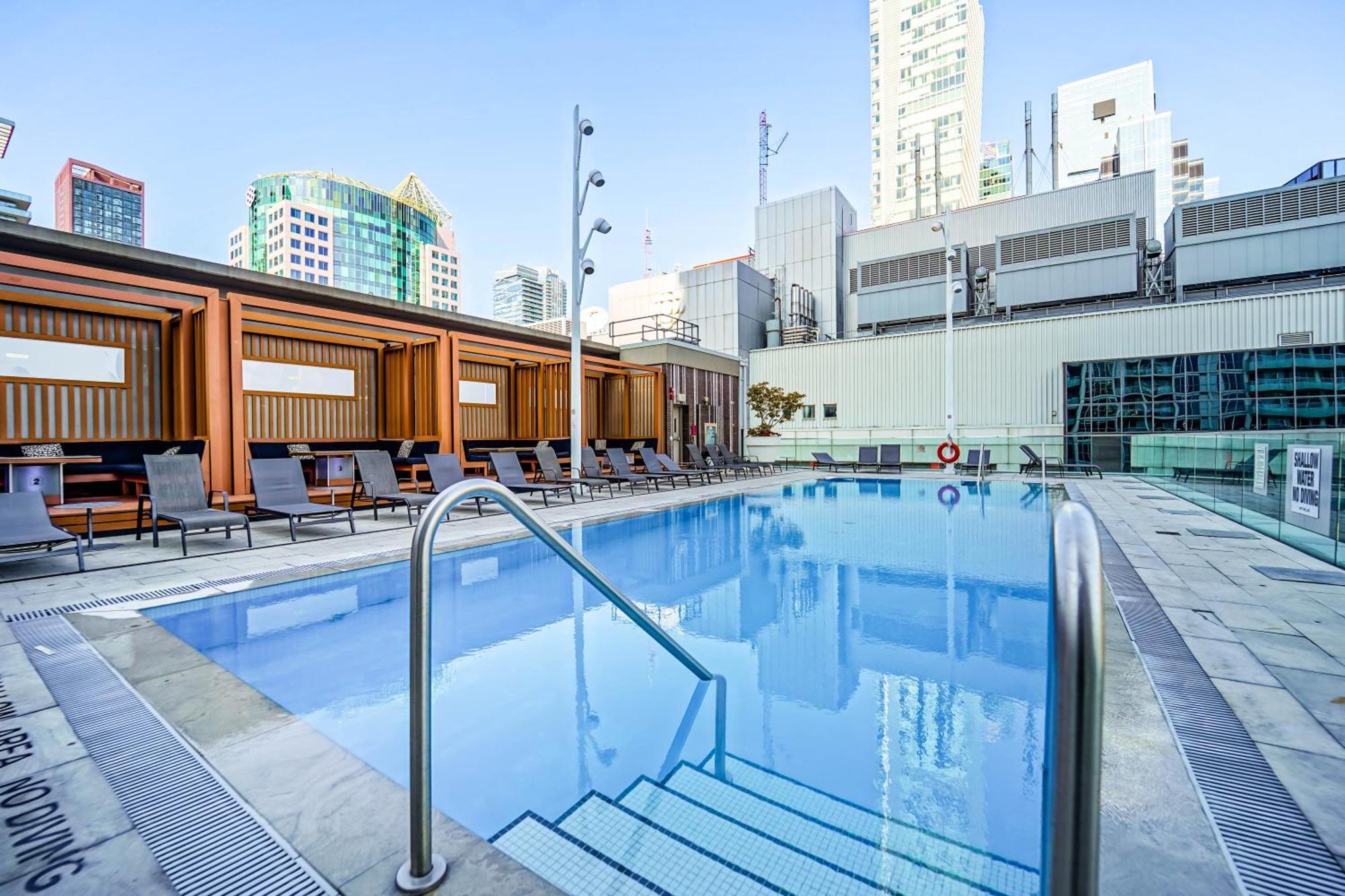 Chol Furnished Suites Heart Of Downtown Toronto, 2 Beds, Free Parking, Cn Tower View Экстерьер фото