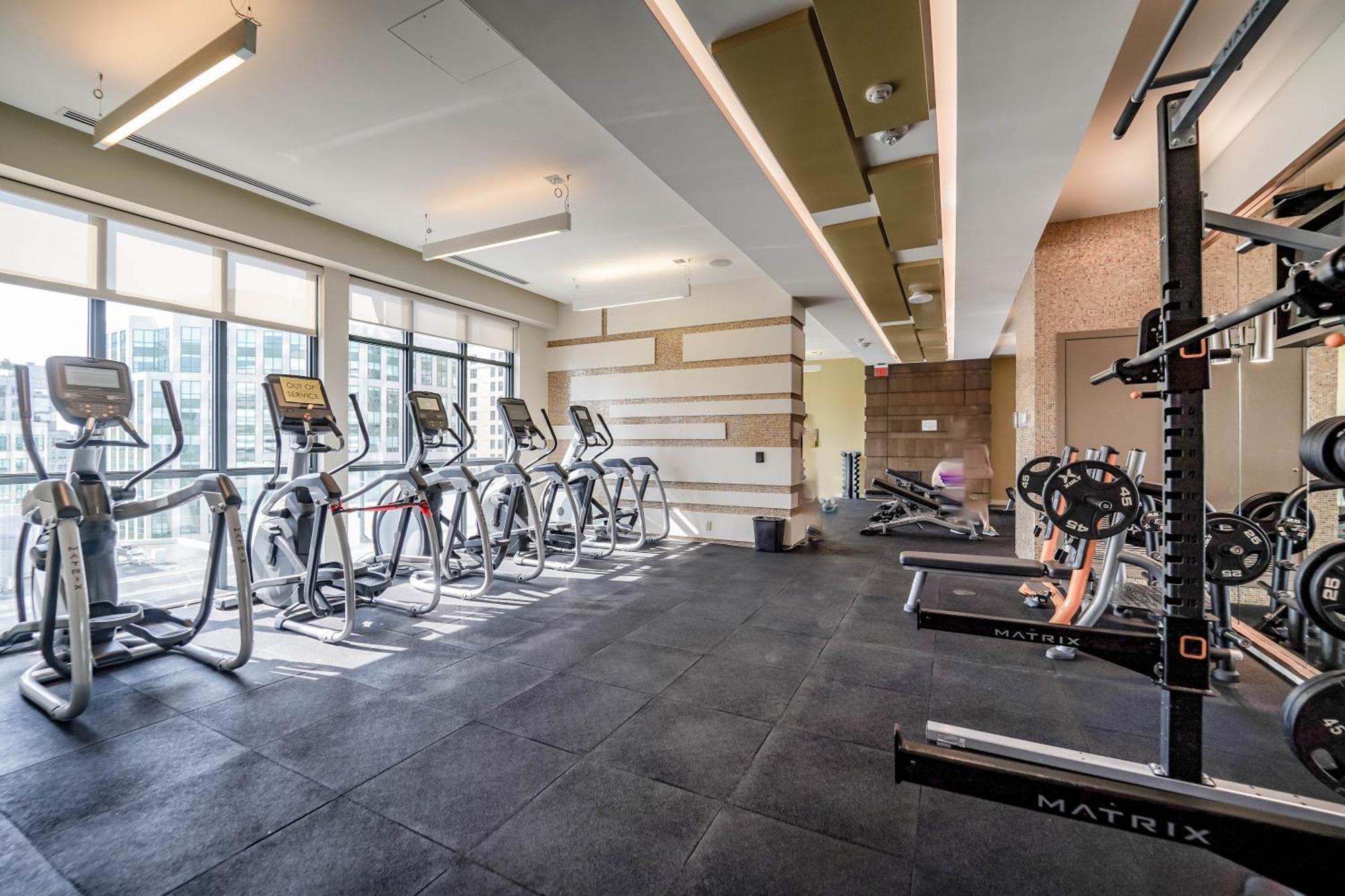Chol Furnished Suites Heart Of Downtown Toronto, 2 Beds, Free Parking, Cn Tower View Экстерьер фото