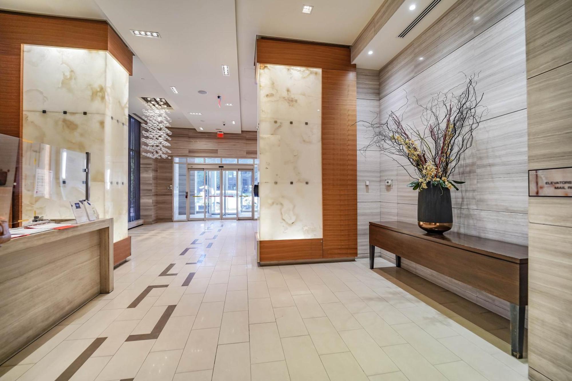 Chol Furnished Suites Heart Of Downtown Toronto, 2 Beds, Free Parking, Cn Tower View Экстерьер фото