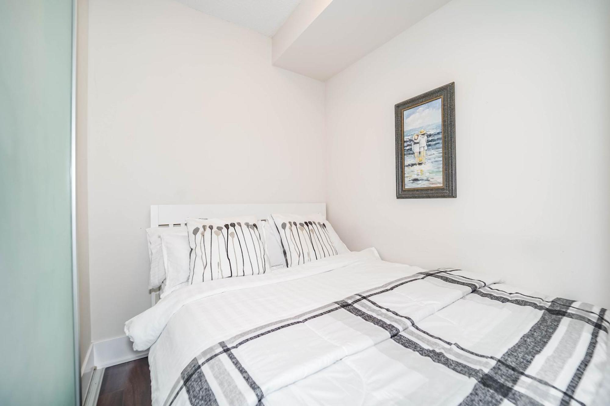 Chol Furnished Suites Heart Of Downtown Toronto, 2 Beds, Free Parking, Cn Tower View Экстерьер фото