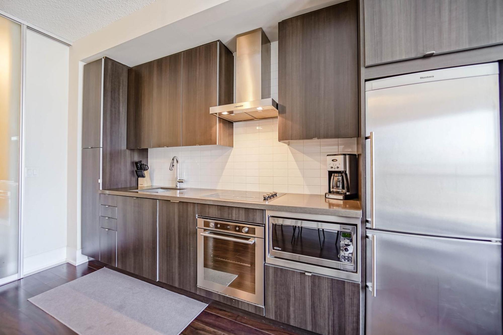 Chol Furnished Suites Heart Of Downtown Toronto, 2 Beds, Free Parking, Cn Tower View Экстерьер фото
