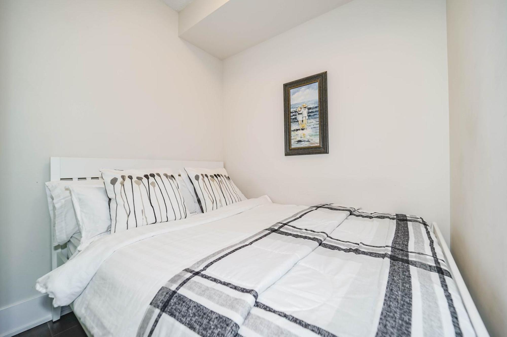 Chol Furnished Suites Heart Of Downtown Toronto, 2 Beds, Free Parking, Cn Tower View Экстерьер фото