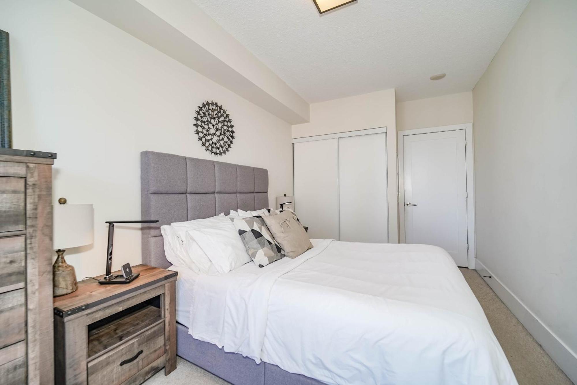 Chol Furnished Suites Heart Of Downtown Toronto, 2 Beds, Free Parking, Cn Tower View Экстерьер фото