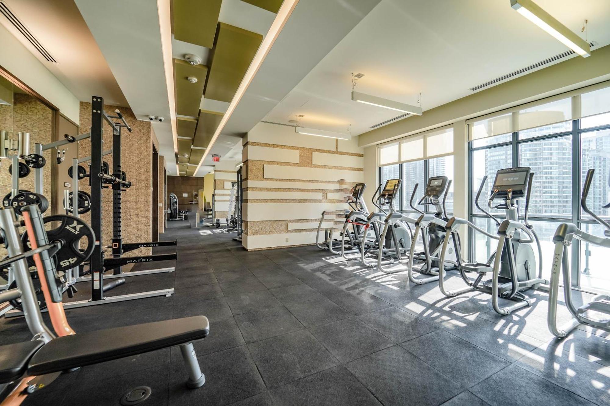 Chol Furnished Suites Heart Of Downtown Toronto, 2 Beds, Free Parking, Cn Tower View Экстерьер фото