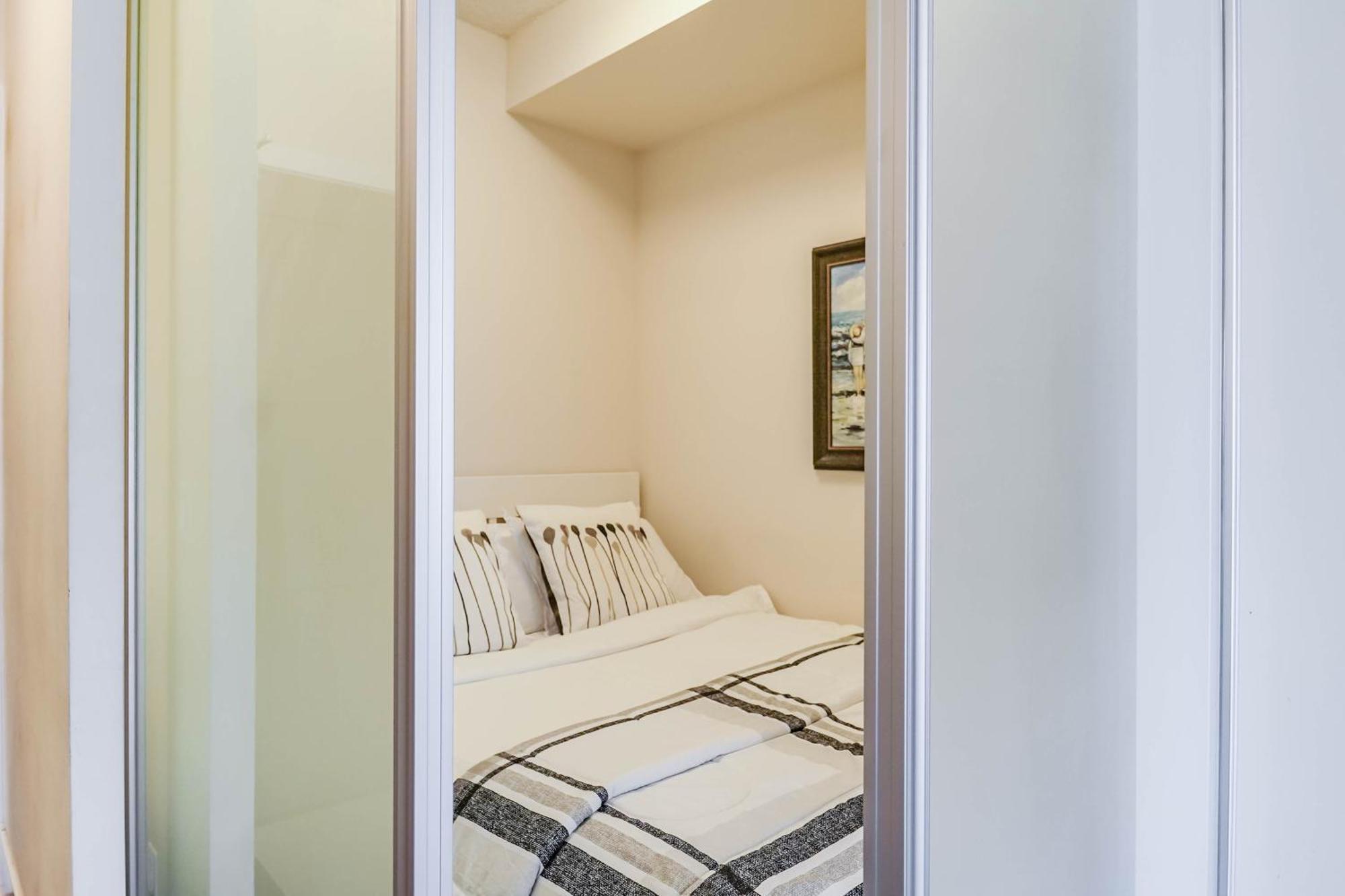 Chol Furnished Suites Heart Of Downtown Toronto, 2 Beds, Free Parking, Cn Tower View Экстерьер фото