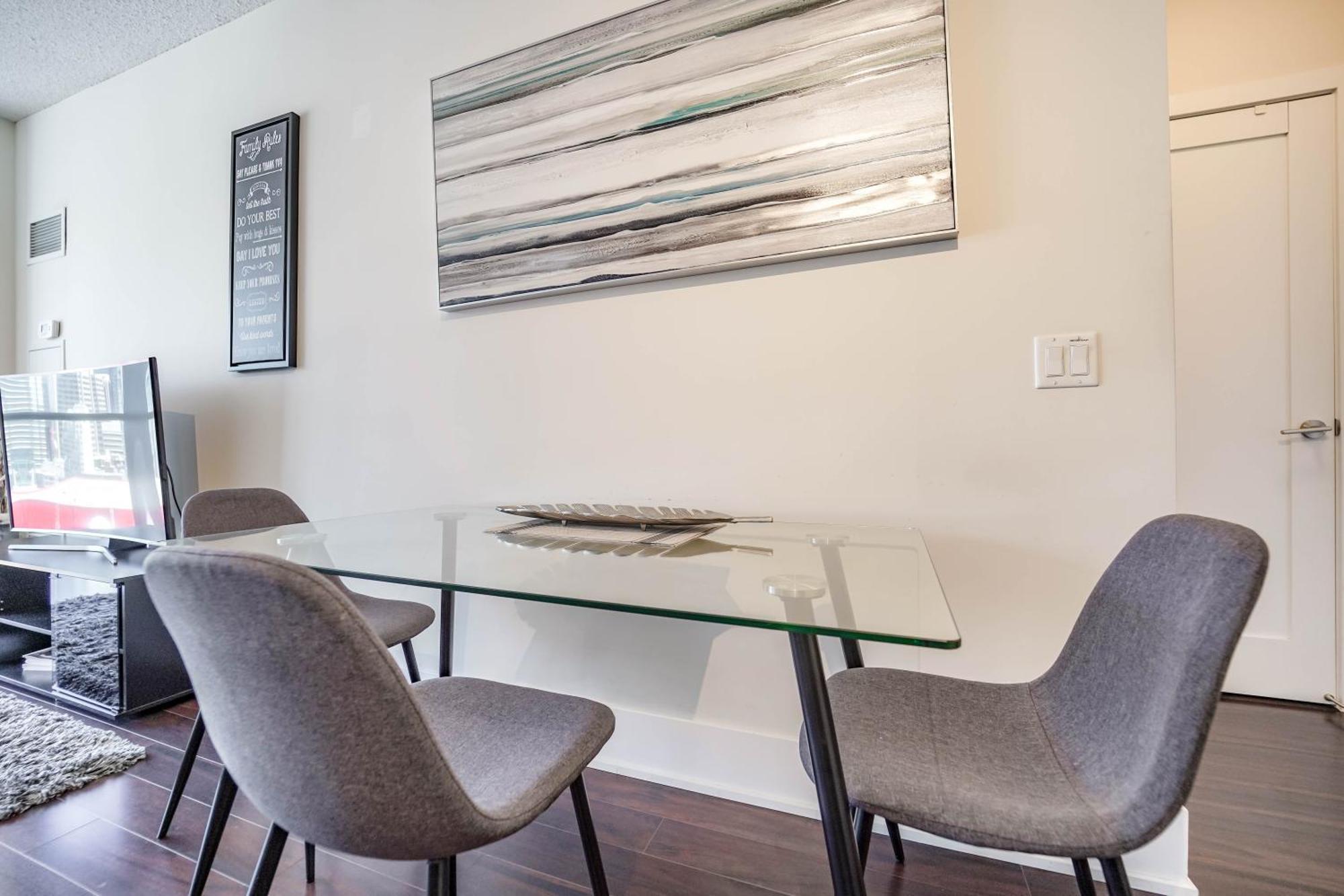 Chol Furnished Suites Heart Of Downtown Toronto, 2 Beds, Free Parking, Cn Tower View Экстерьер фото