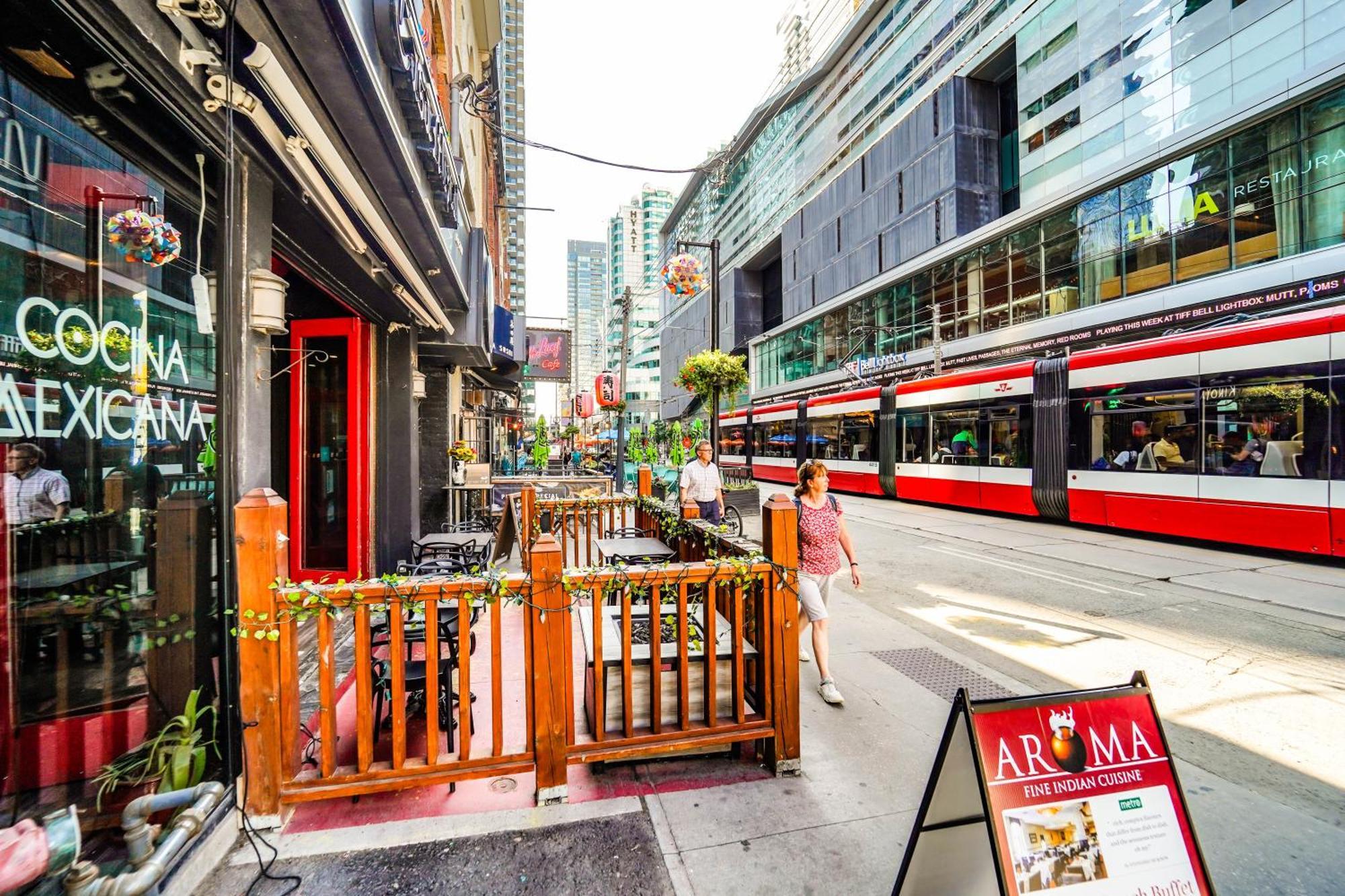 Chol Furnished Suites Heart Of Downtown Toronto, 2 Beds, Free Parking, Cn Tower View Экстерьер фото