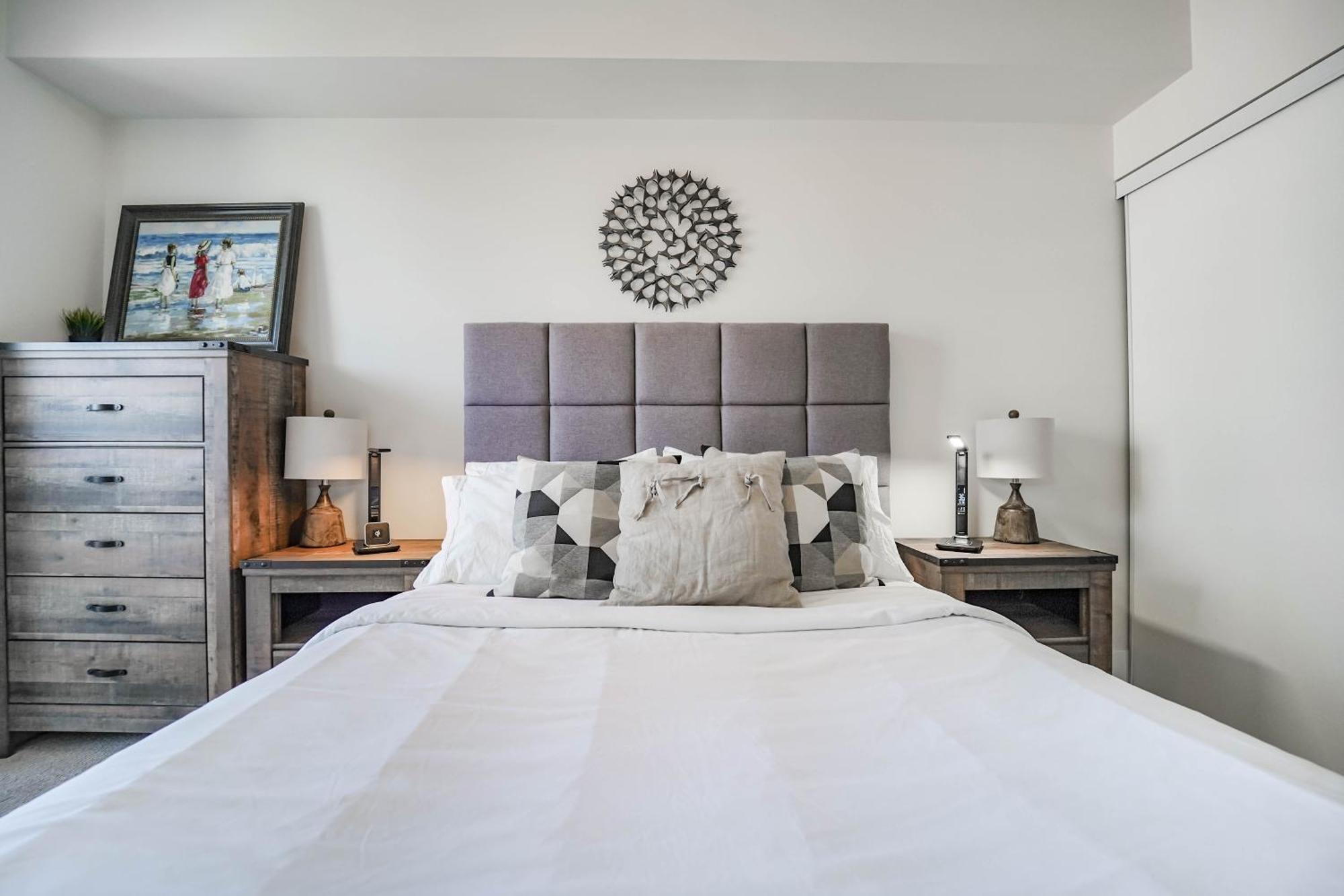 Chol Furnished Suites Heart Of Downtown Toronto, 2 Beds, Free Parking, Cn Tower View Экстерьер фото