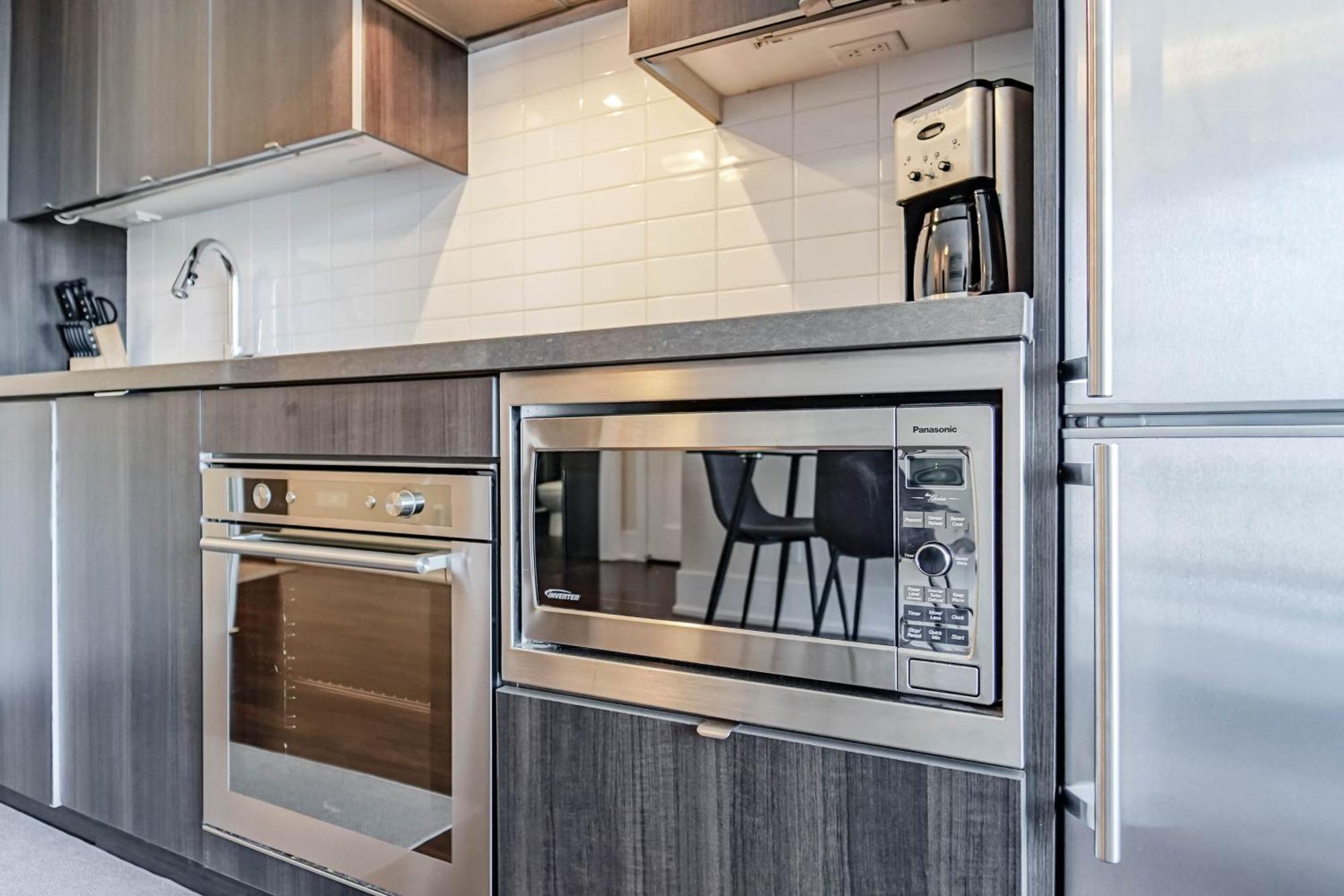 Chol Furnished Suites Heart Of Downtown Toronto, 2 Beds, Free Parking, Cn Tower View Экстерьер фото