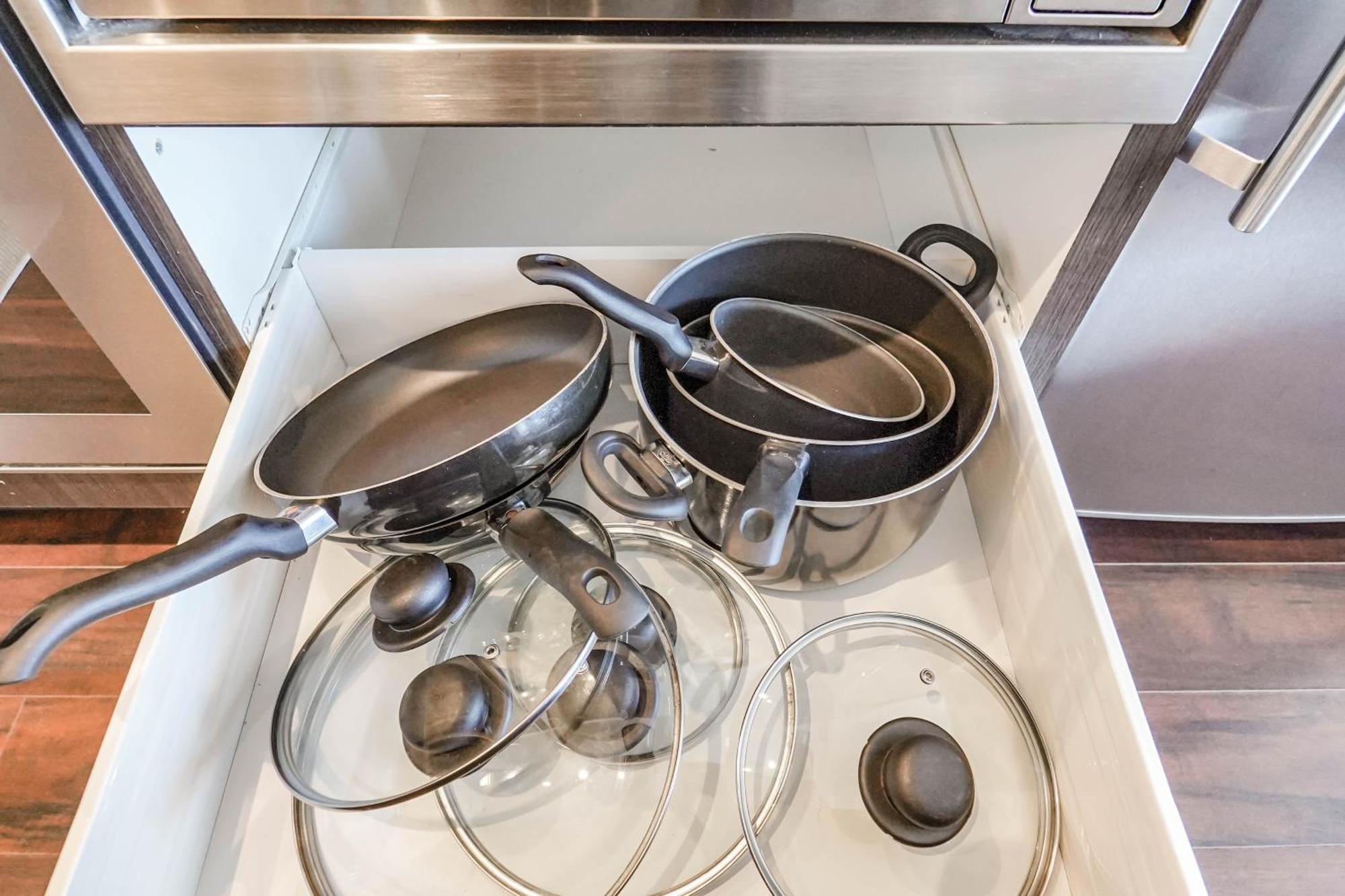 Chol Furnished Suites Heart Of Downtown Toronto, 2 Beds, Free Parking, Cn Tower View Экстерьер фото