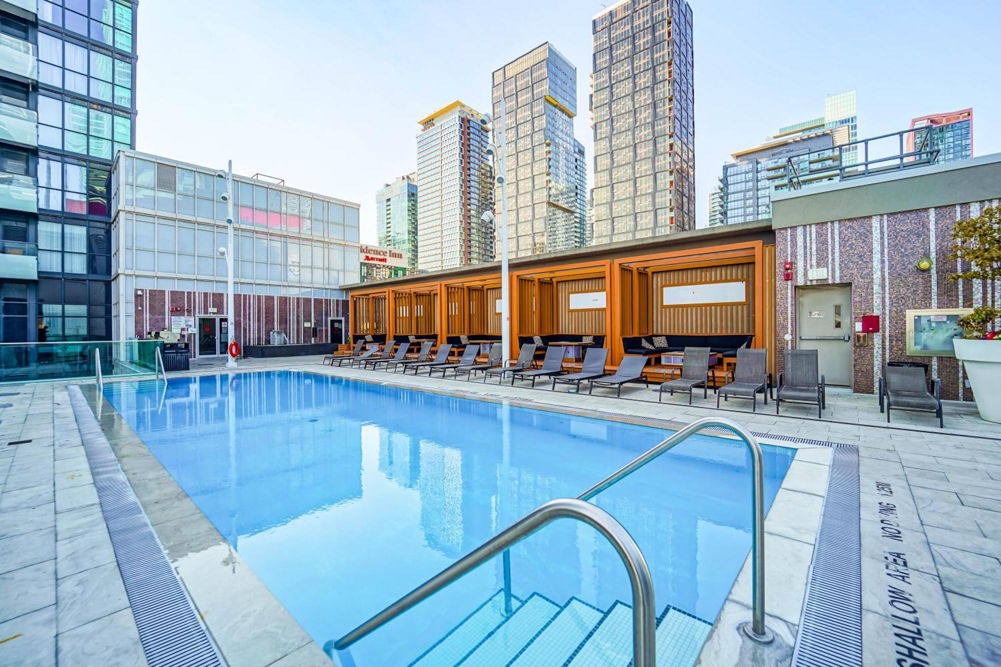 Chol Furnished Suites Heart Of Downtown Toronto, 2 Beds, Free Parking, Cn Tower View Экстерьер фото
